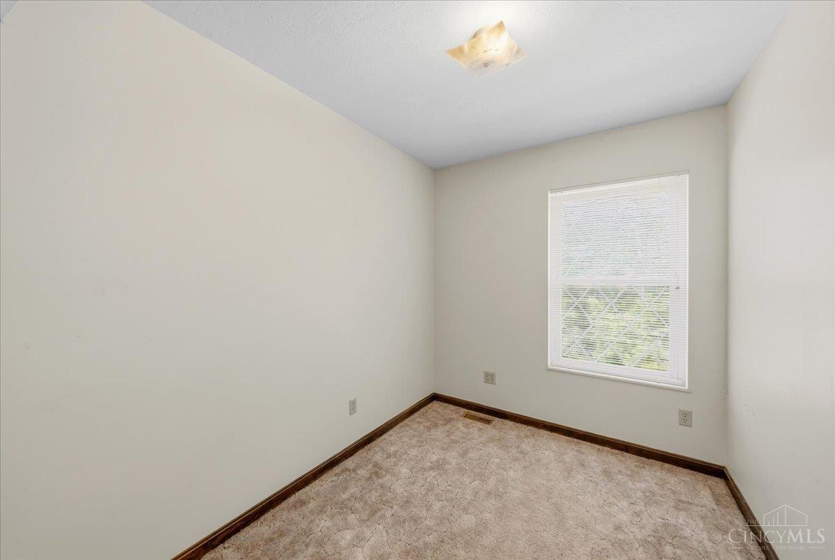 4770 Dent Road Cincinnati, OH 45248 - Photo 12 of 42