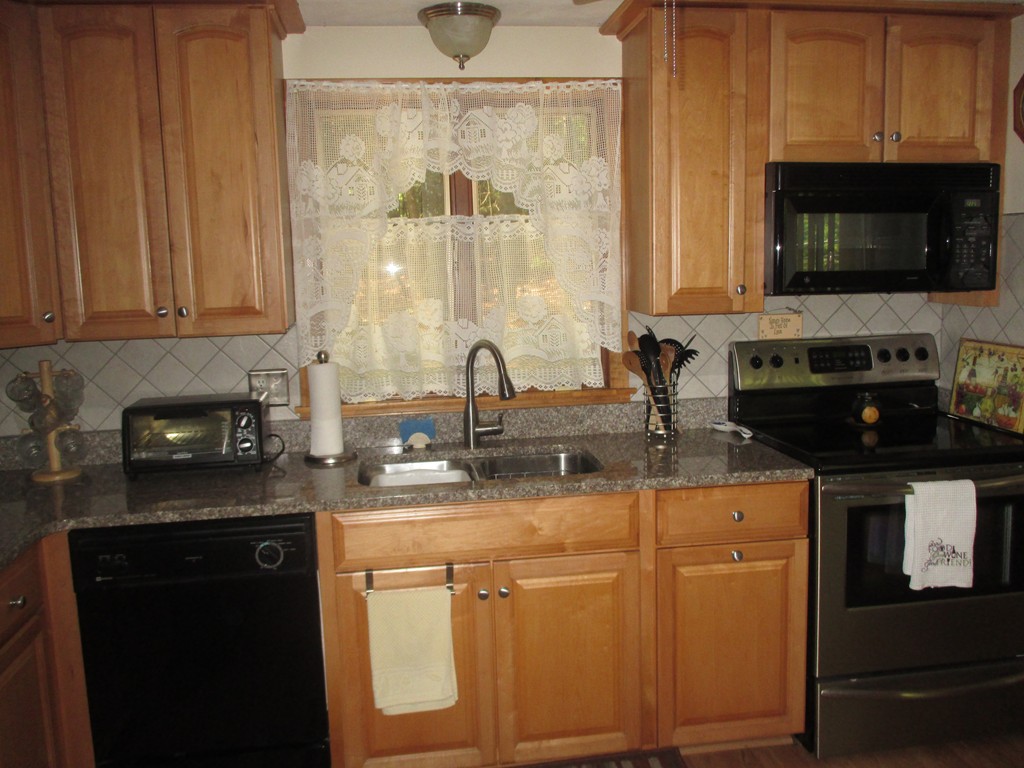13 Connolly Road Billerica, MA 01821 - Photo 3 of 25 Gallery Image 3