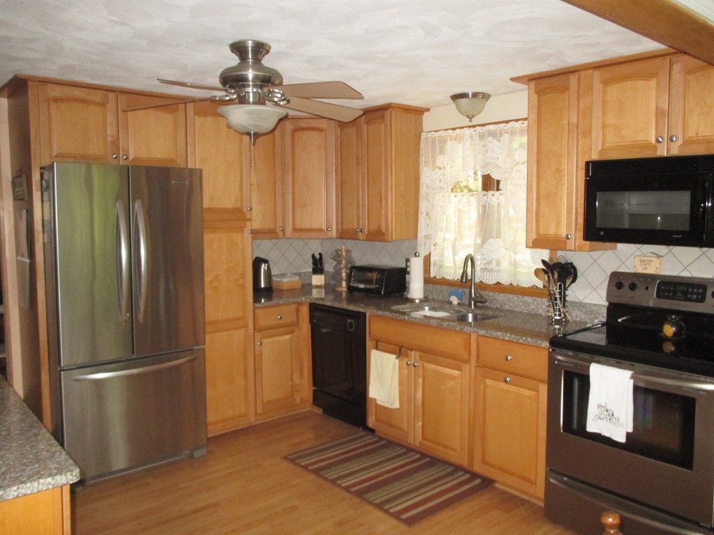 13 Connolly Road Billerica, MA 01821 - Photo 4 of 25 Gallery Image 4