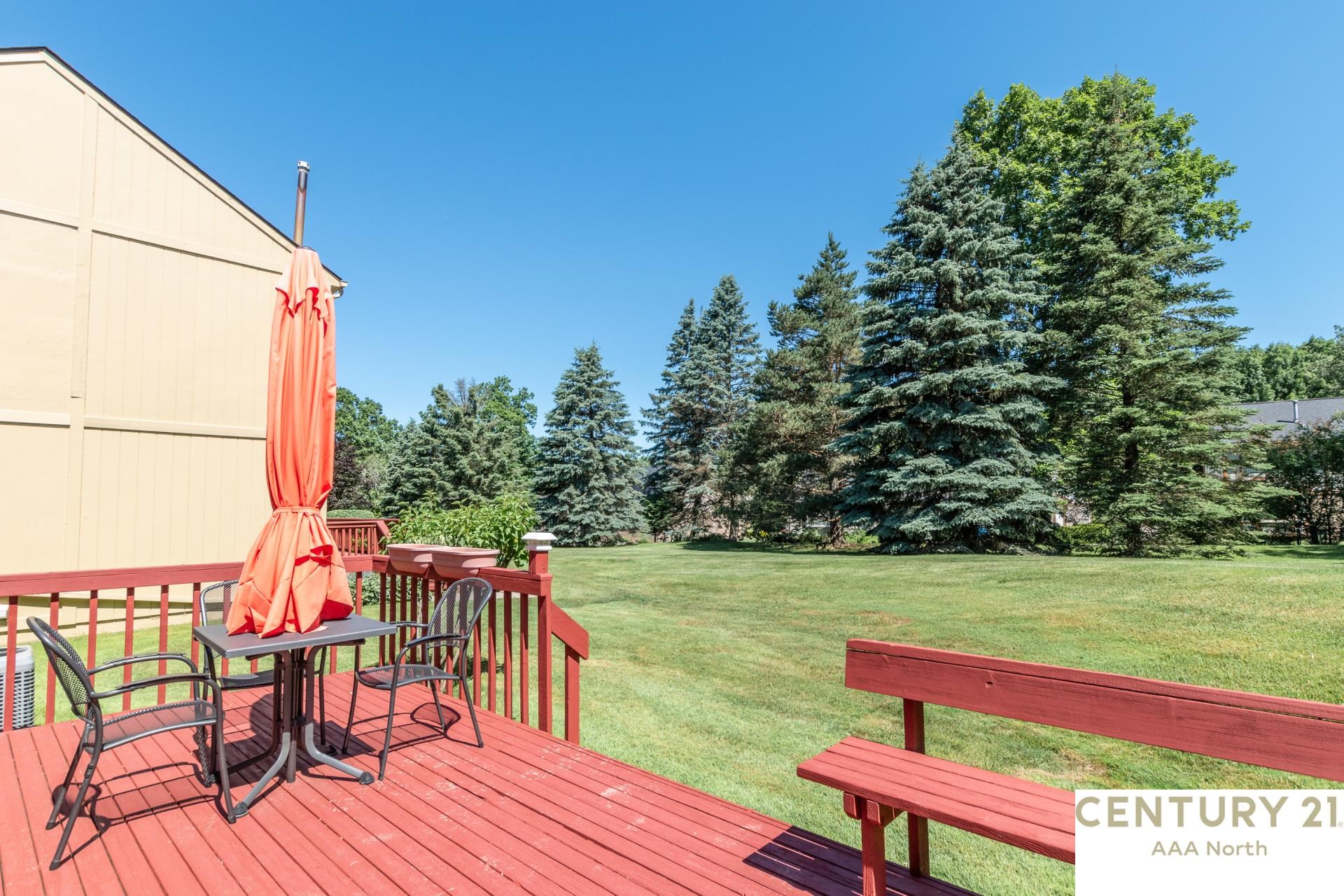 2327 Rochelle Park Drive Rochester, MI 48309 - Photo 6 of 58 50146531-c56e813e-4a10-4837-96d7-e0dc87c99359.JPG