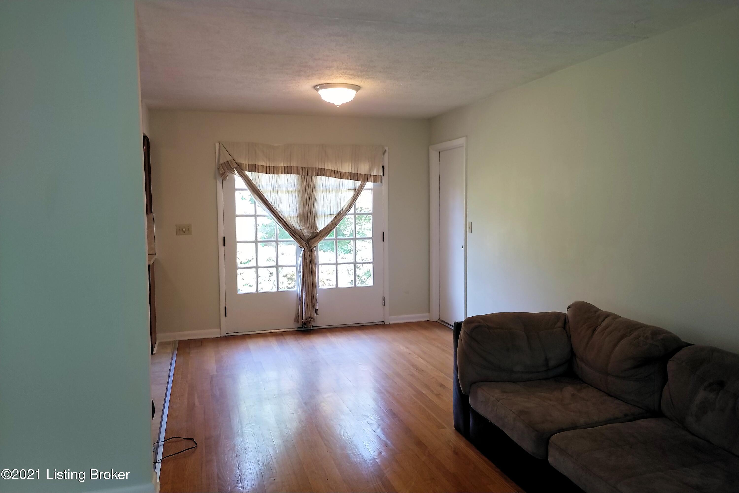 6503 Ridge Cliff Road Louisville, KY 40228 - Photo 15 of 55 DiningRm1