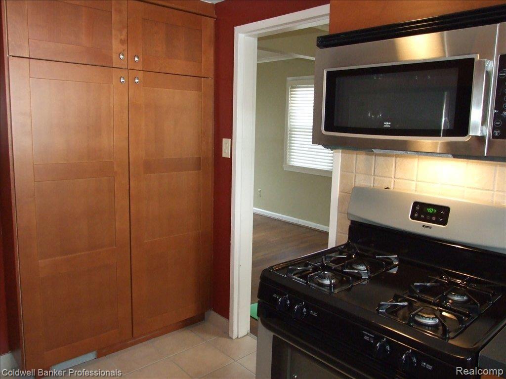 1790 Graefield Road Birmingham, MI 48009 - Photo 5 of 25 Large Storage Pantry