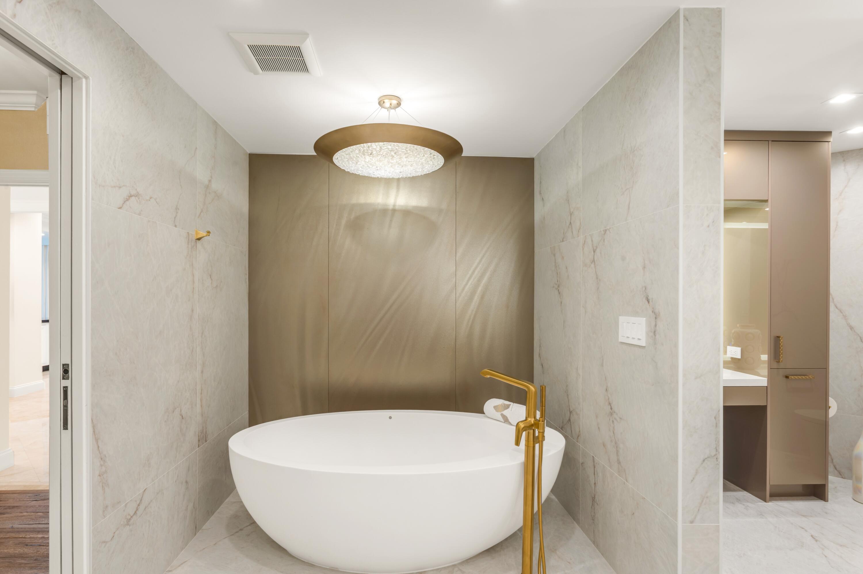 400 South Ocean Boulevard, Unit R25 Boca Raton, FL 33432 - Photo 24 of 56 PRIMARY BATH