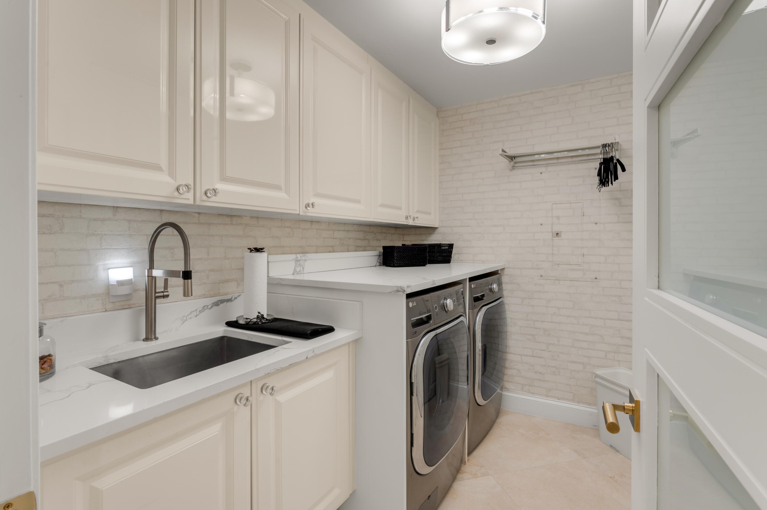 400 South Ocean Boulevard, Unit R25 Boca Raton, FL 33432 - Photo 34 of 56 LAUNDRY ROOM