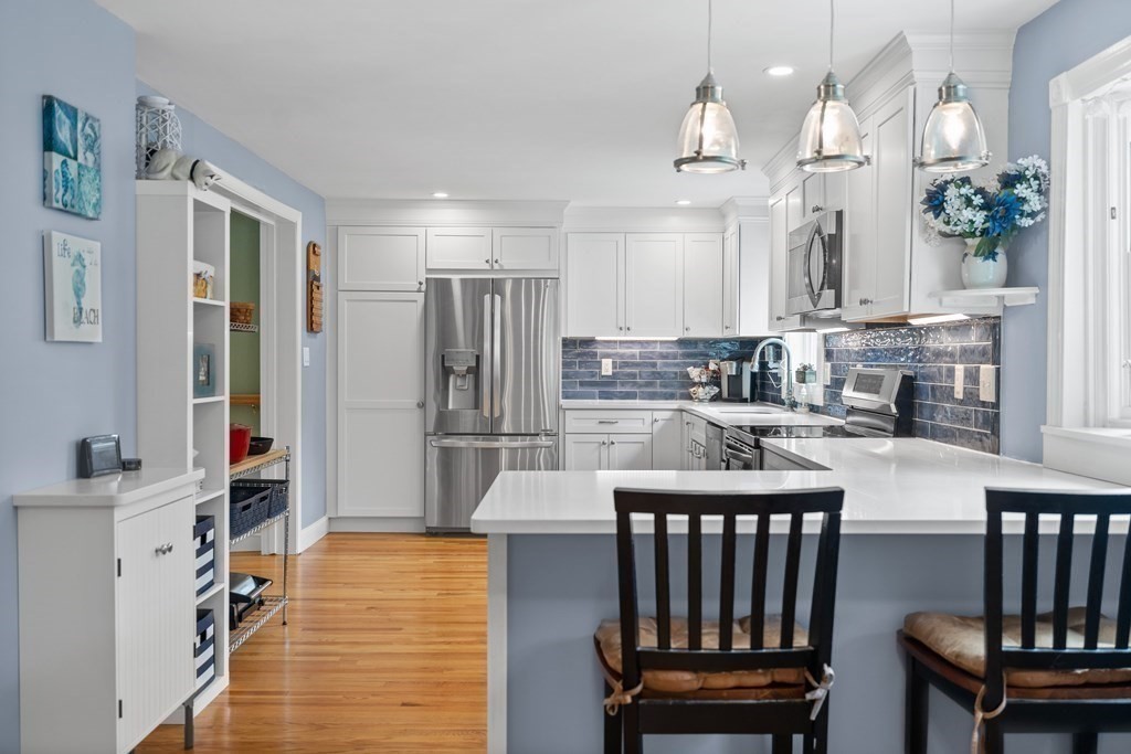 23 Hughey Road Scituate, MA 02066 - Photo 4 of 23 Gallery Image 4