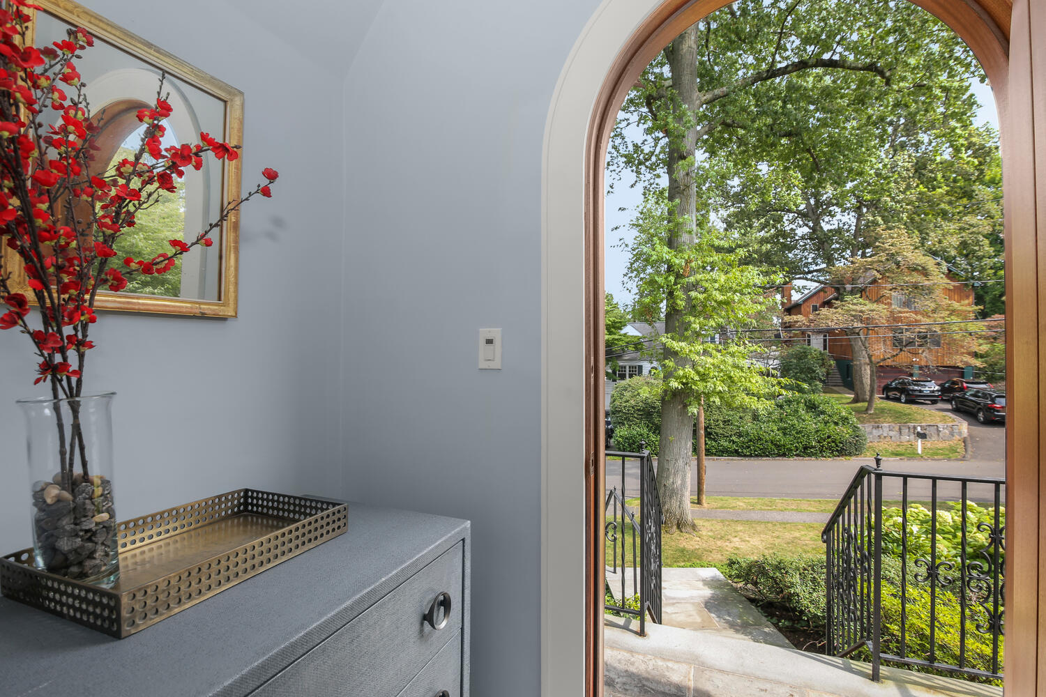 25 Butler Street Greenwich, CT 06807 - Photo 4 of 37