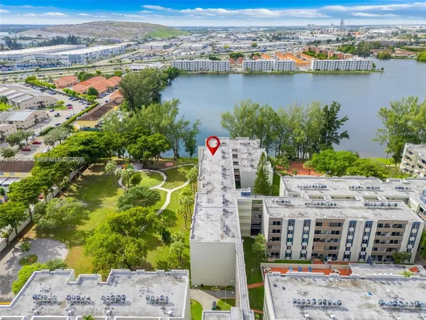 $2,300 | 10000 Northwest 80th Court, Unit 2226, Hialeah, FL 33016