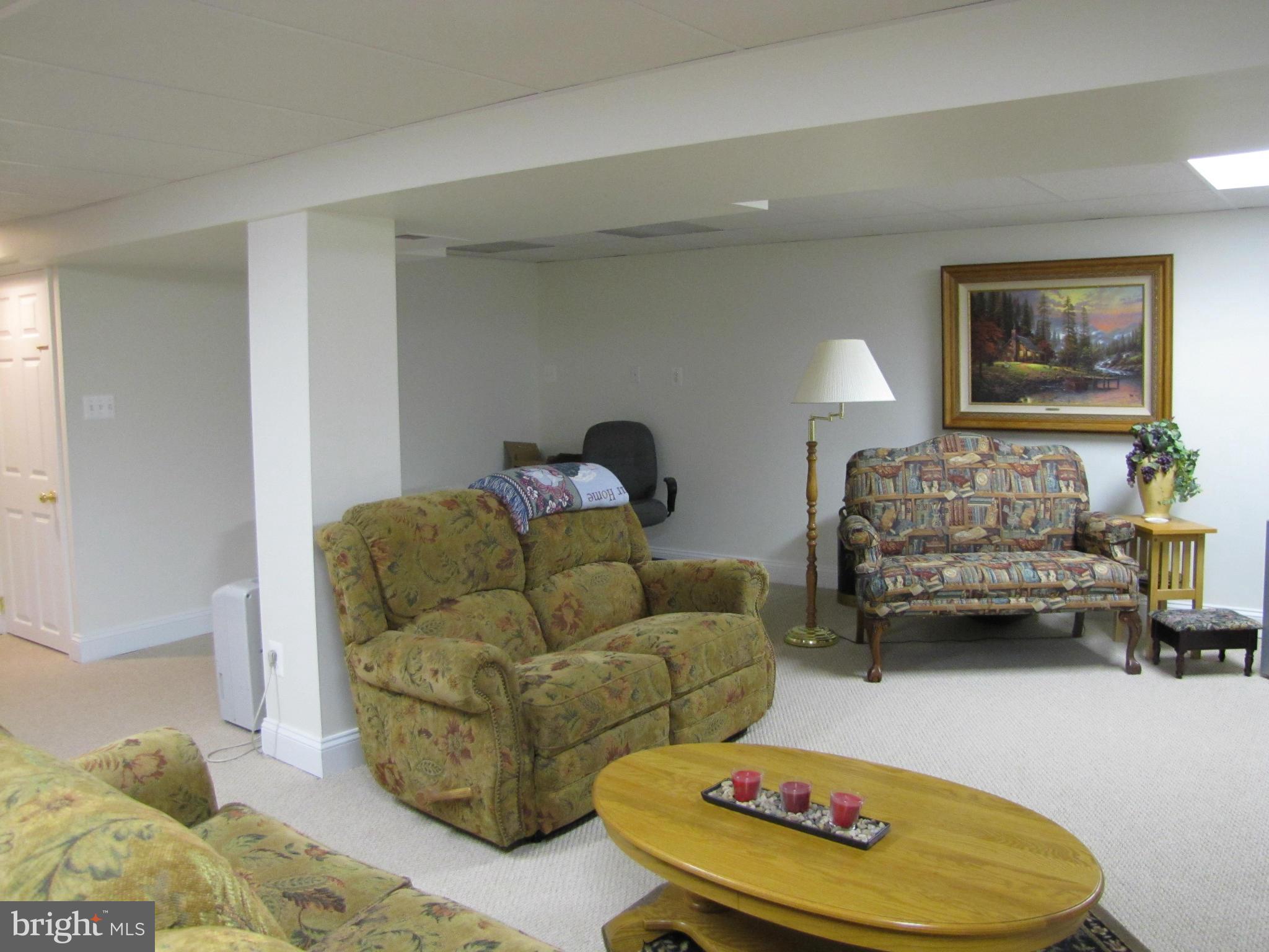 9141 Covered Bridge Road Baltimore, MD 21234 - Photo 20 of 30 Family Room