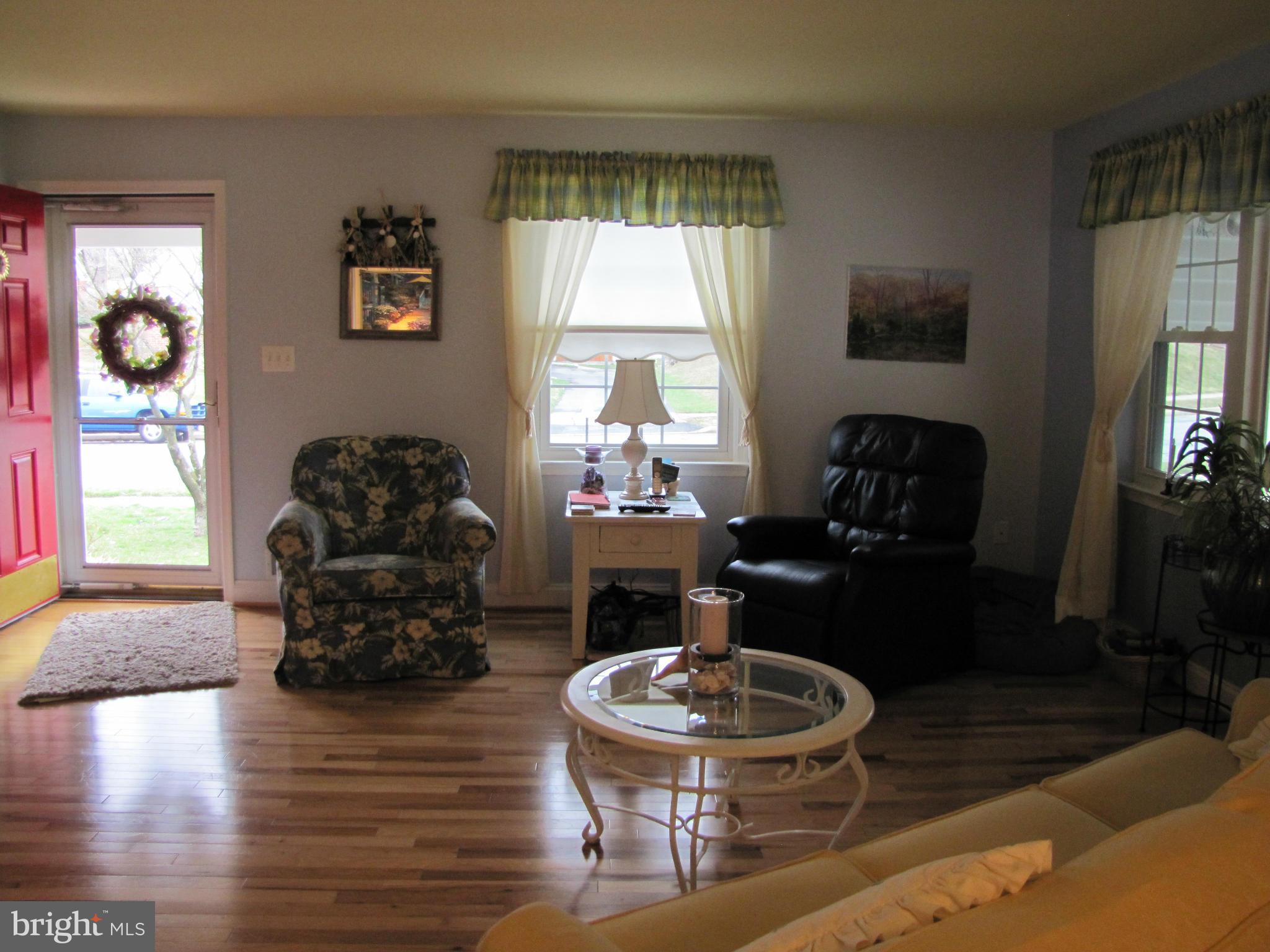 9141 Covered Bridge Road Baltimore, MD 21234 - Photo 3 of 30 Living Room