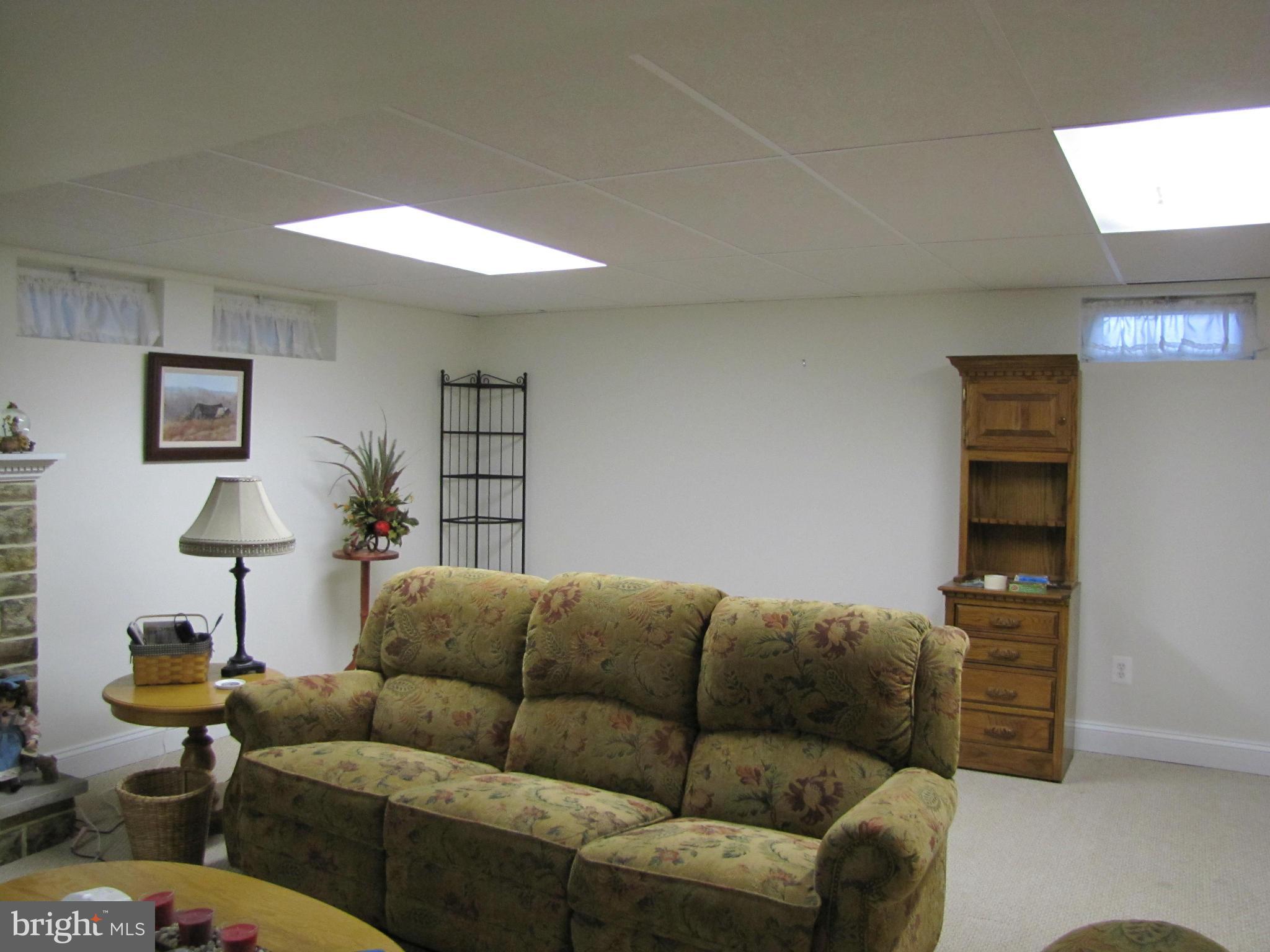 9141 Covered Bridge Road Baltimore, MD 21234 - Photo 21 of 30 Family Room