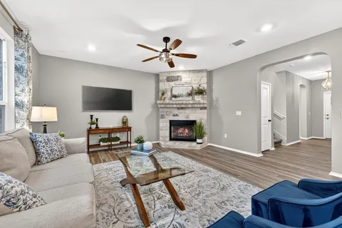 $349,000 | 326 Linden Street, Bastrop, TX 78602