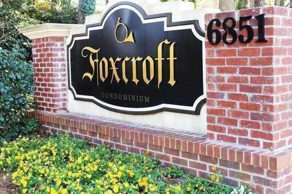 a sign that is on the side of a building
