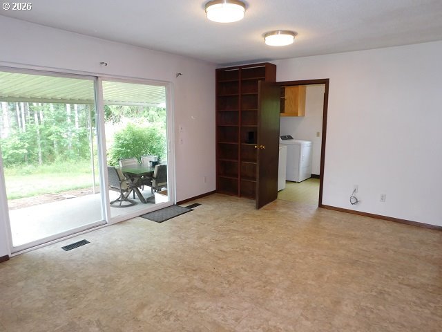19512 Biggs Road Vernonia, OR 97064 - Photo 11 of 38 Family Room