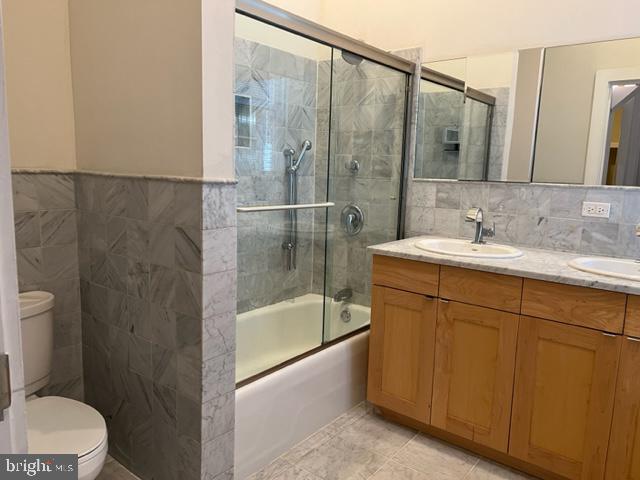 1615 Walnut Street, Unit 2 Philadelphia, PA 19102 - Photo 16 of 18 Main Bathroom
