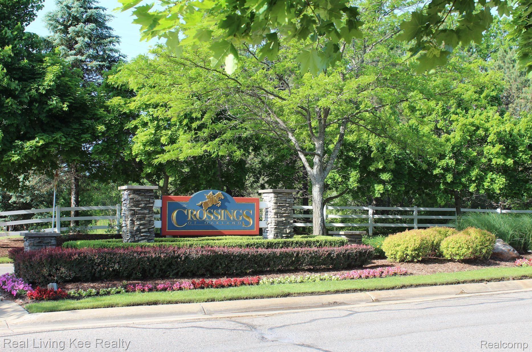 4234 Bold Meadows Rochester, MI 48306 - Photo 4 of 44 crossings entry.jpg