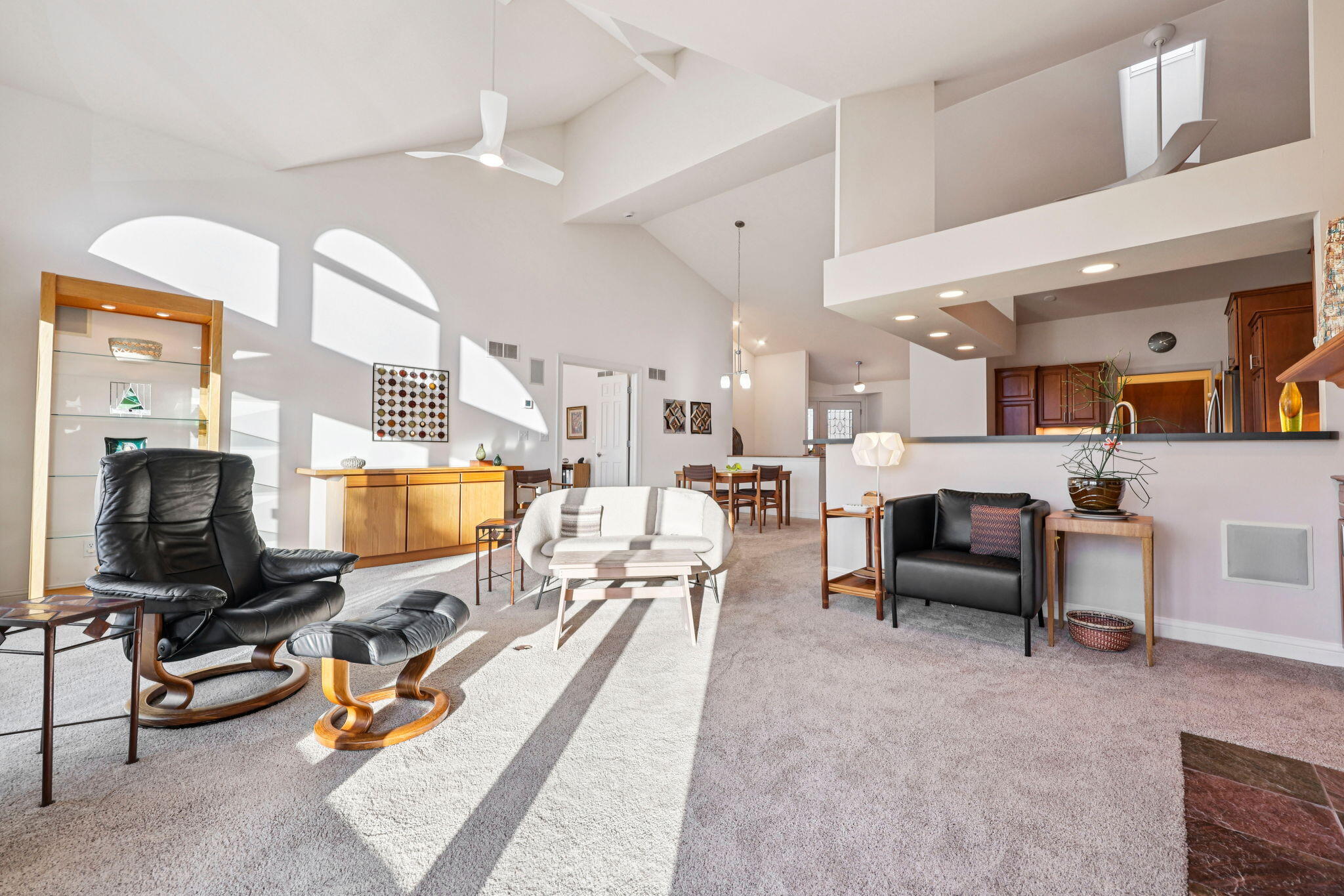 445 Sunset Trail Hartland, WI 53029 - Photo 9 of 49 Living Room