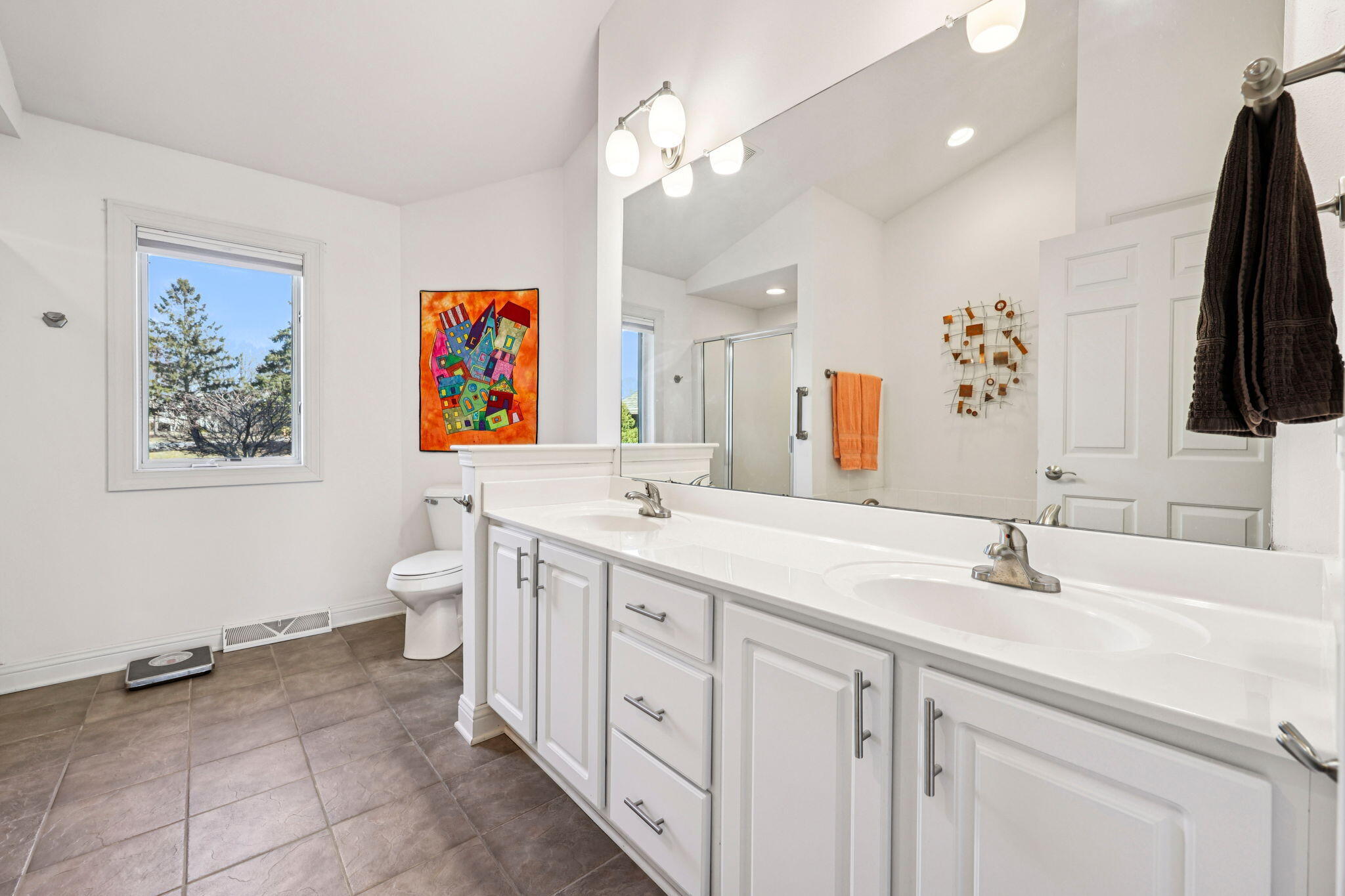 445 Sunset Trail Hartland, WI 53029 - Photo 15 of 49 Large Master Bath