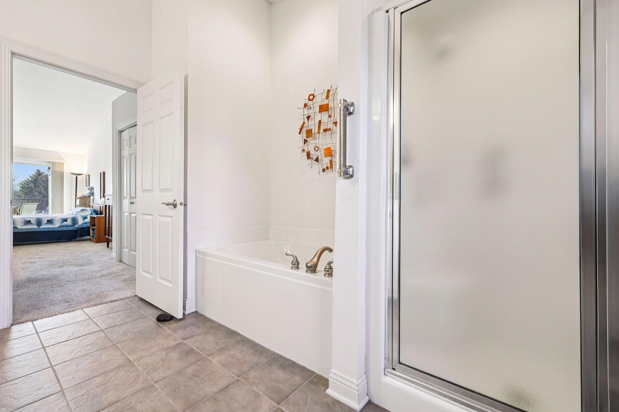 445 Sunset Trail Hartland, WI 53029 - Photo 16 of 49 Large Master Bath