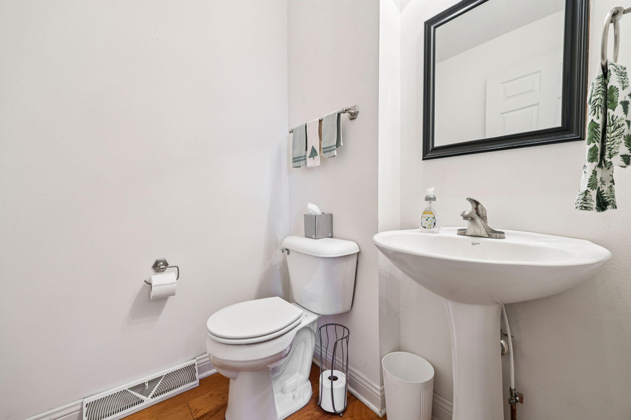 445 Sunset Trail Hartland, WI 53029 - Photo 25 of 49 Main Floor Powder Room