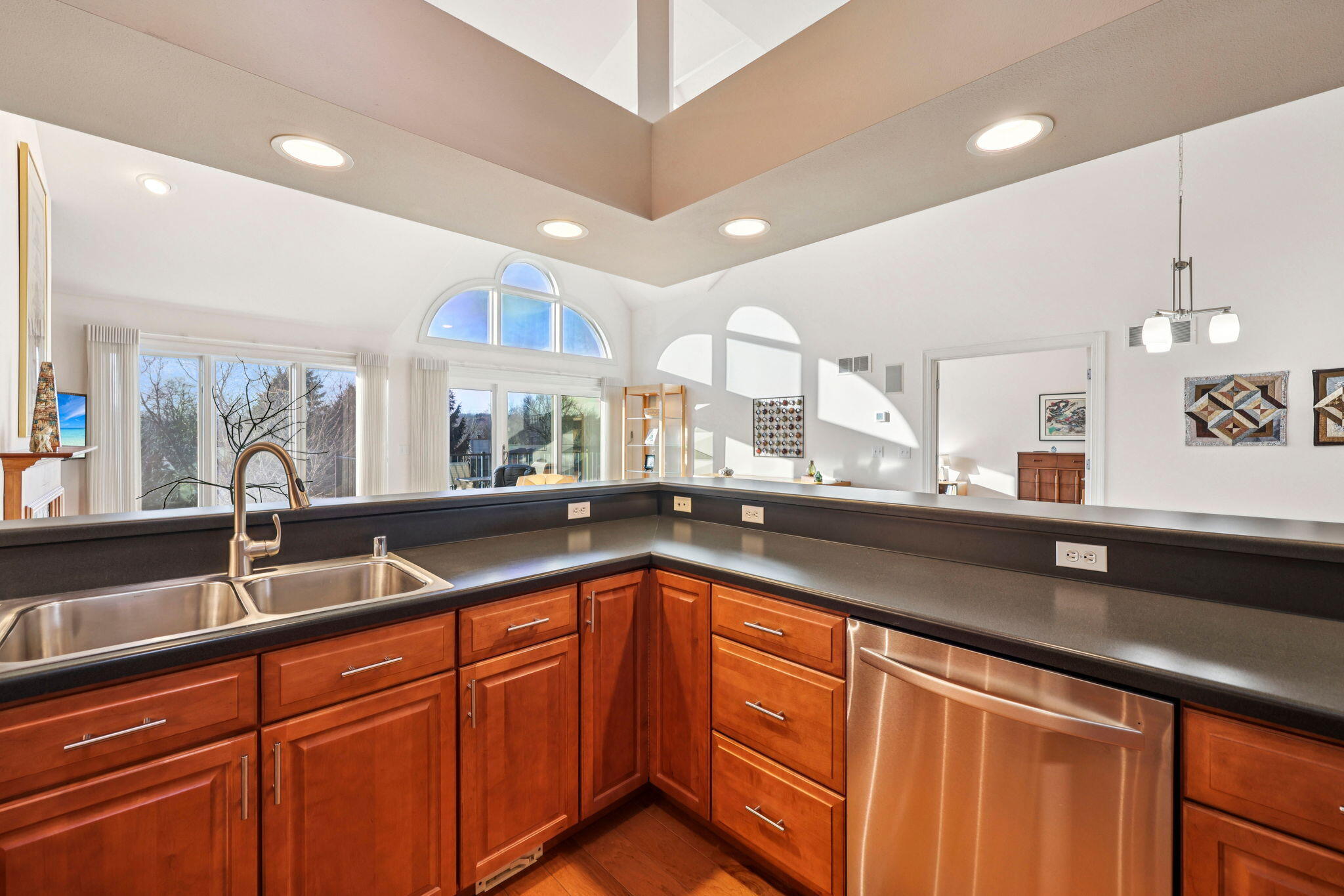 445 Sunset Trail Hartland, WI 53029 - Photo 36 of 49 Kitchen