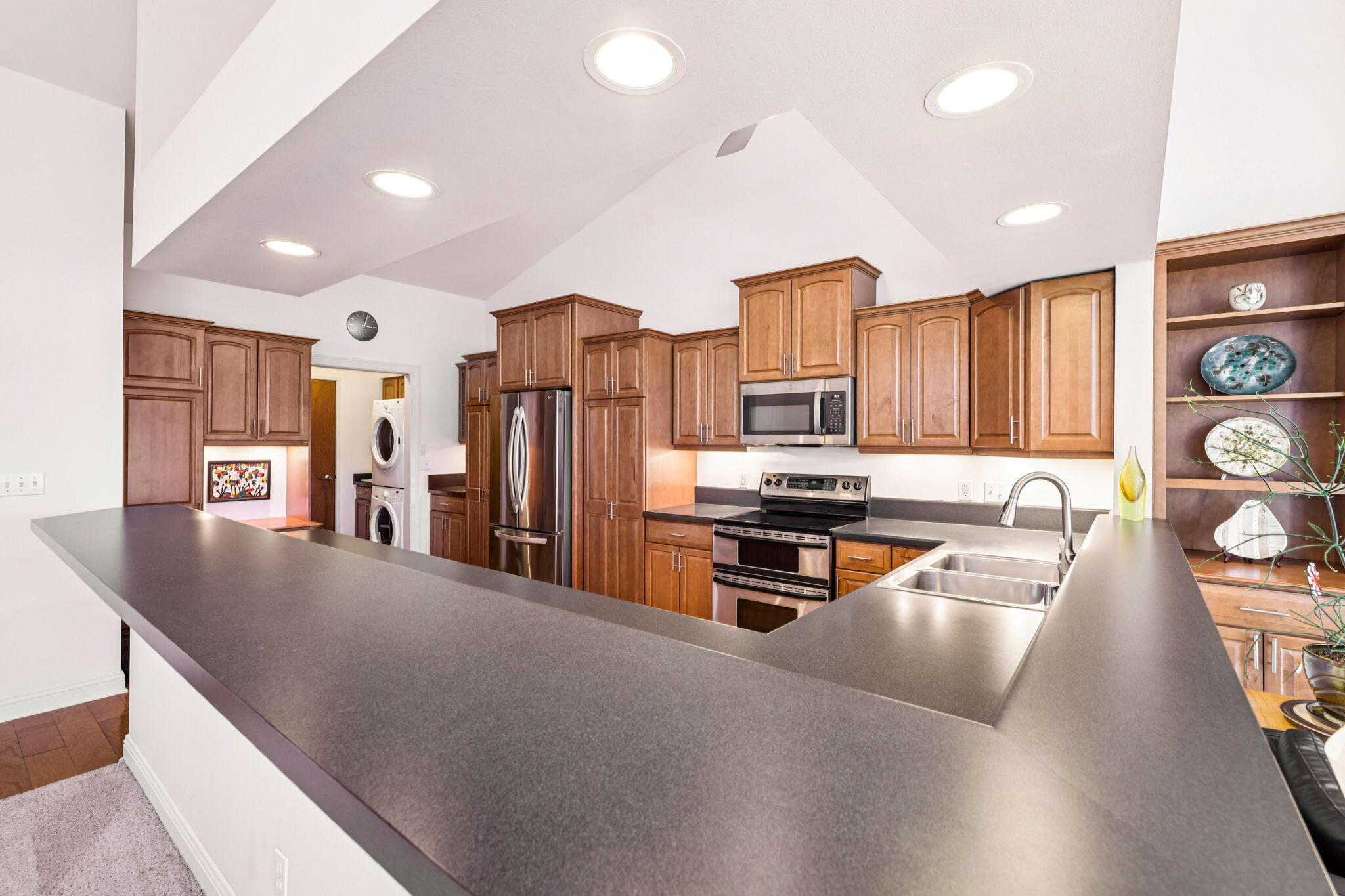 445 Sunset Trail Hartland, WI 53029 - Photo 6 of 49 KItchen