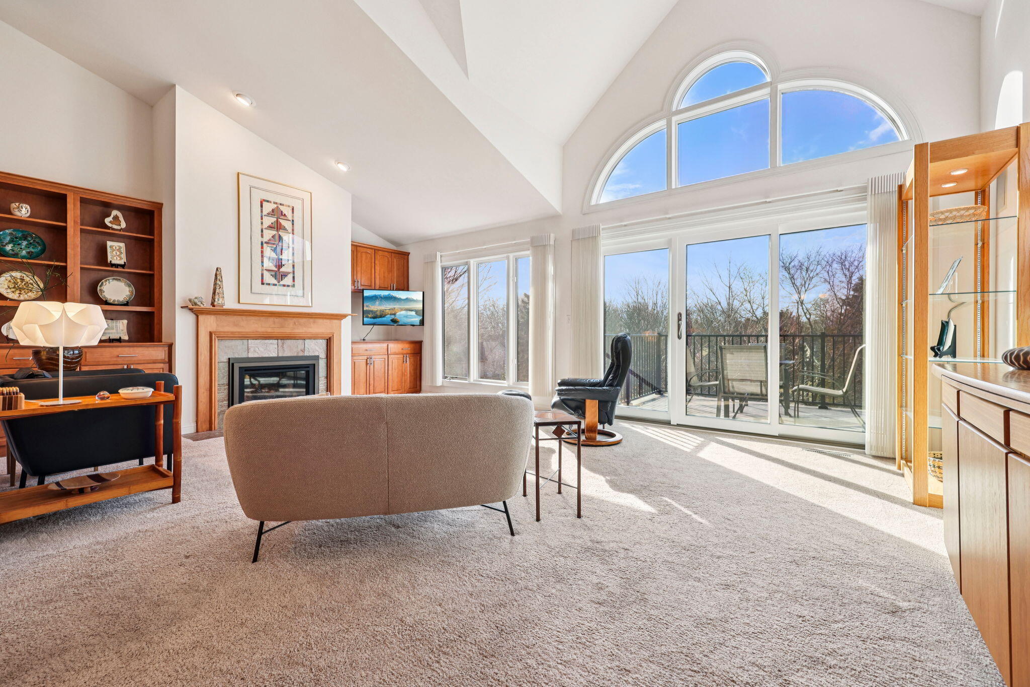 445 Sunset Trail Hartland, WI 53029 - Photo 7 of 49 Sun Drenched Living Room