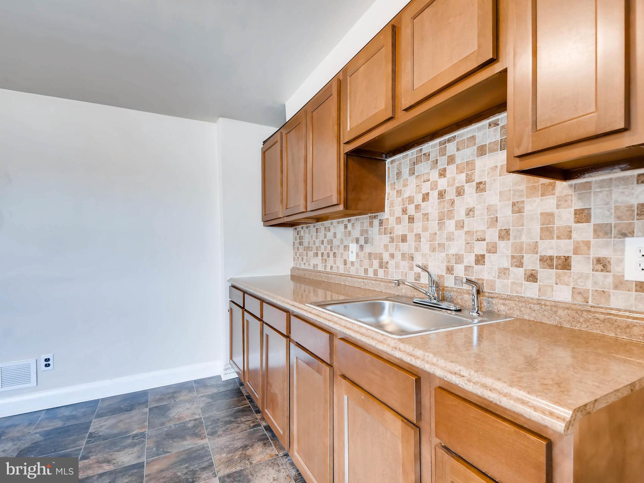 7871 Harold Road Dundalk, MD 21222 - Photo 11 of 28 Blacksplash