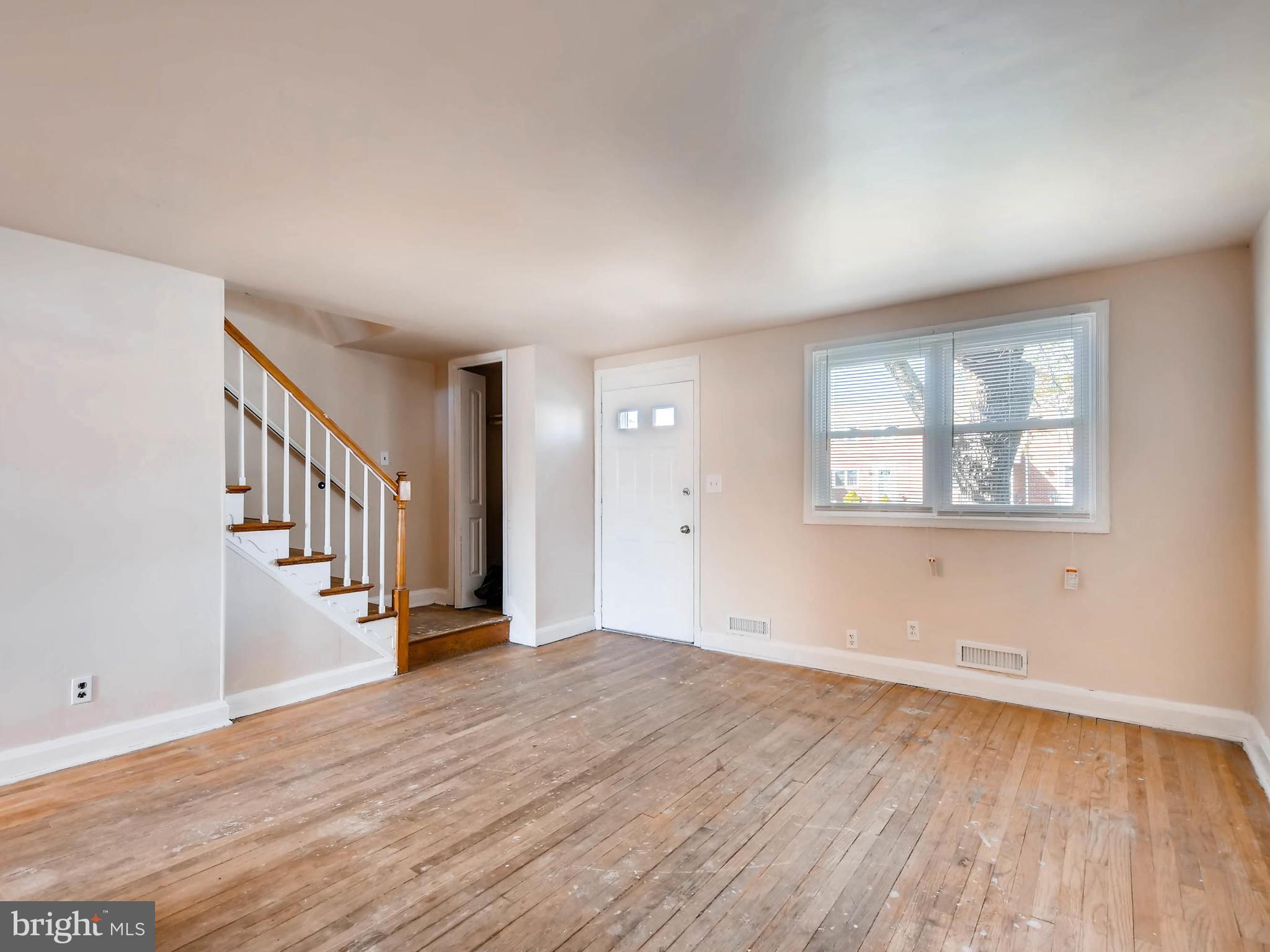 7871 Harold Road Dundalk, MD 21222 - Photo 5 of 28 Living Room