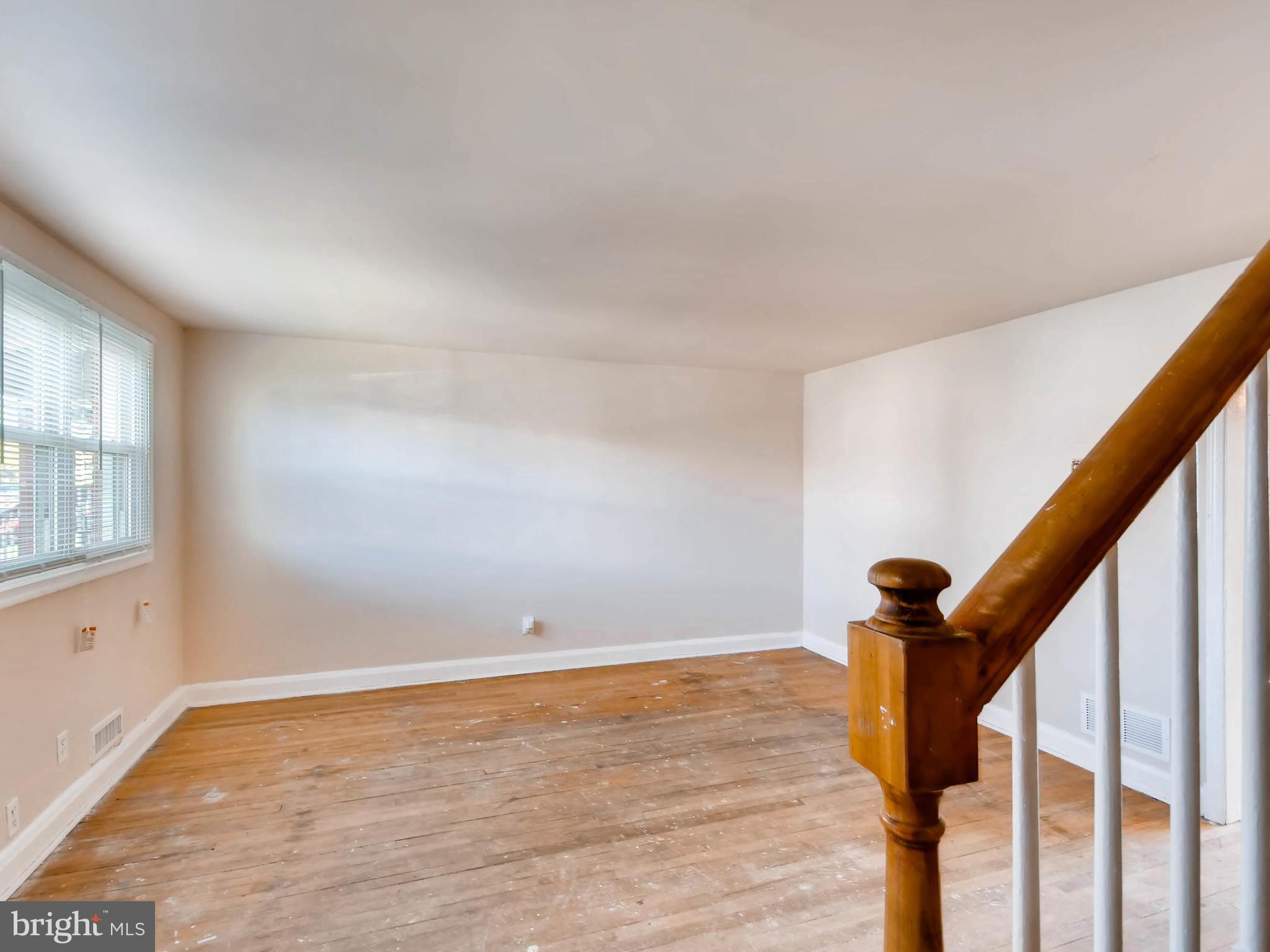 7871 Harold Road Dundalk, MD 21222 - Photo 7 of 28 Living Room