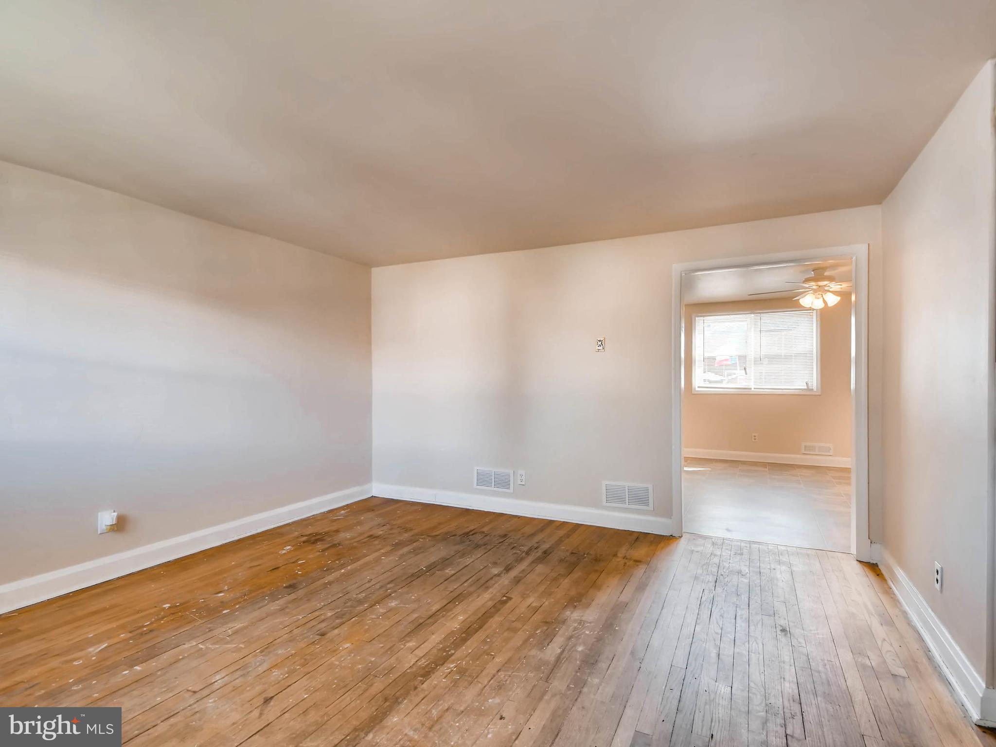7871 Harold Road Dundalk, MD 21222 - Photo 8 of 28 Living Room