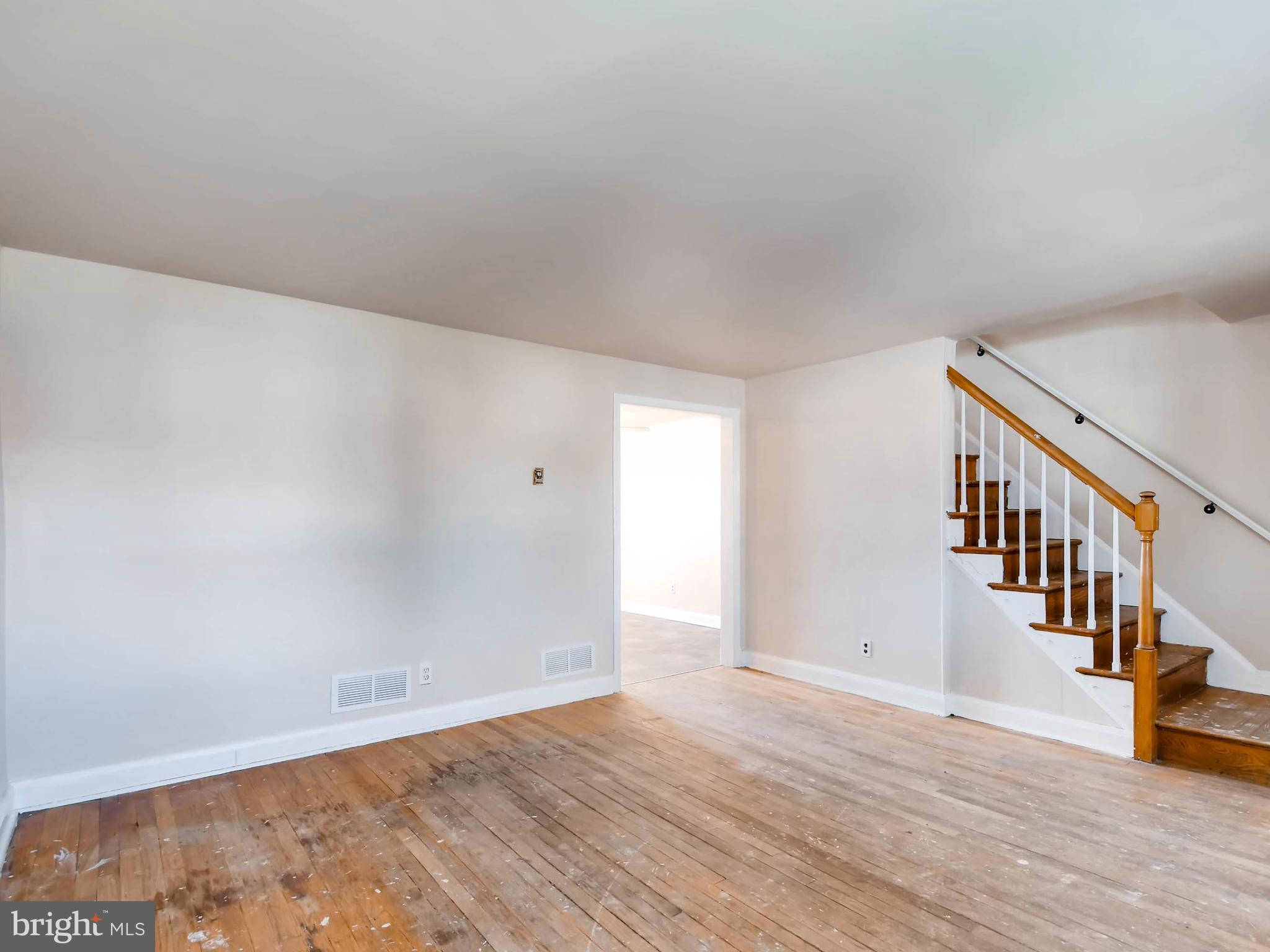 7871 Harold Road Dundalk, MD 21222 - Photo 9 of 28 Living Room