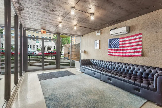 $2,275 | 6134 North Kenmore Avenue, Unit 410, Chicago, IL 60660