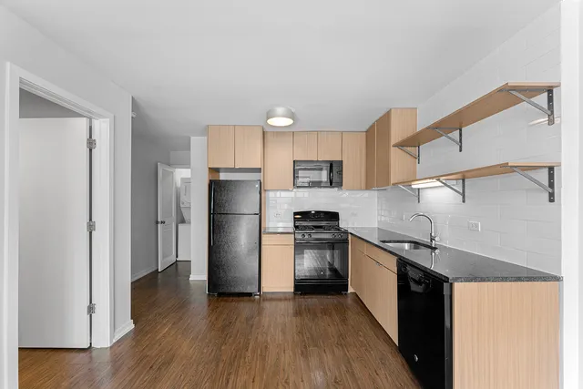 $2,275 | 6134 North Kenmore Avenue, Unit 410, Chicago, IL 60660