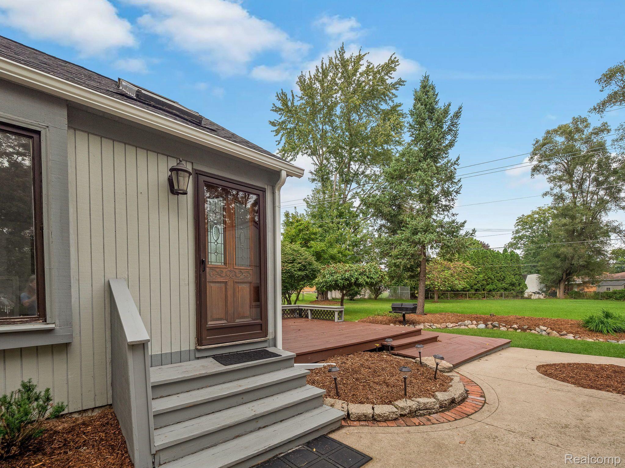 48070 Shelby Road Utica, MI 48317 - Photo 3 of 29