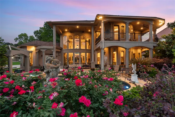 a view of building with an outdoor space