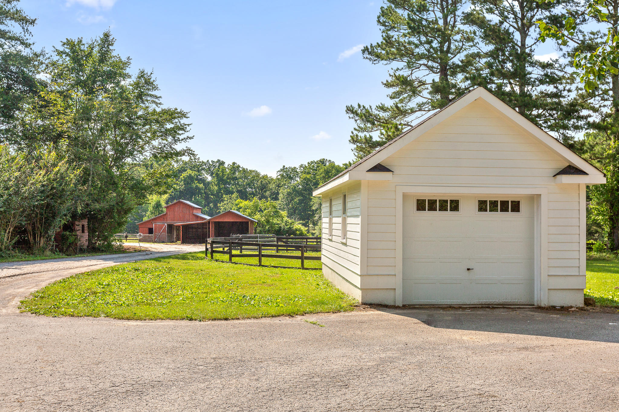 1701 Hollister Road Signal Mountain, TN 37377 - Photo 4 of 56 Garage