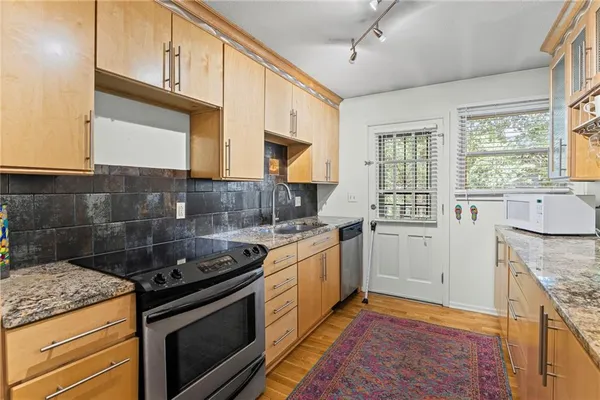 $189,500 | 4616 Holly Street, Unit 5, Kansas City, MO 64112