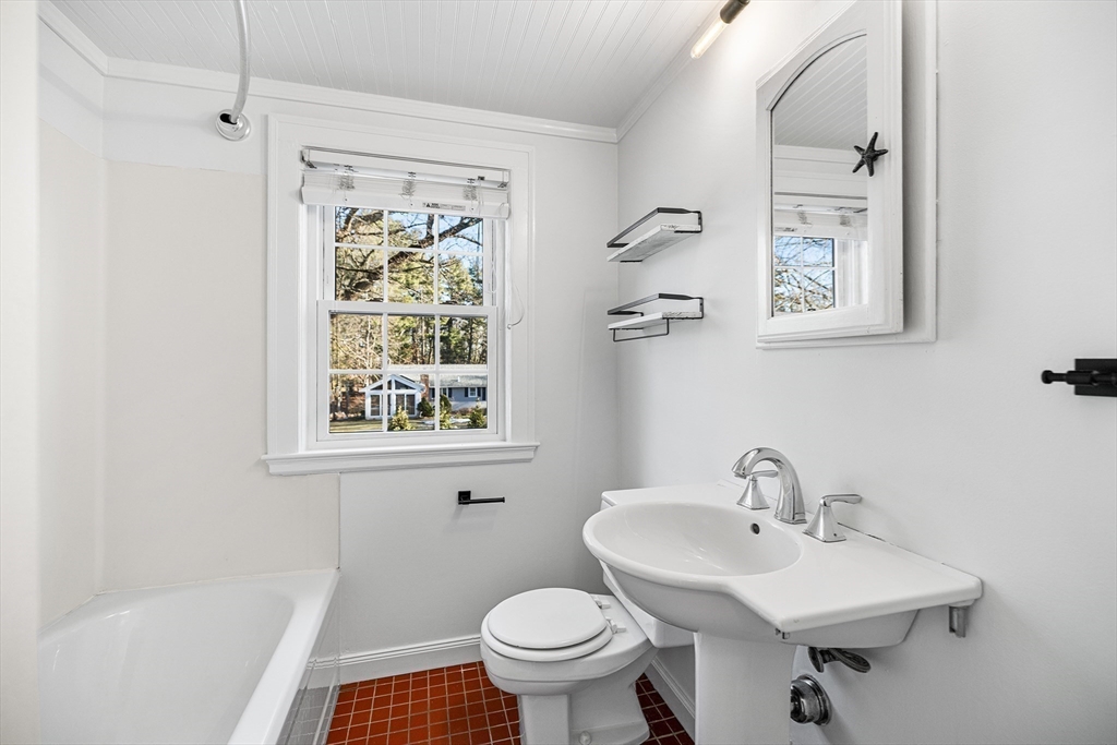 337 Edgell Road Framingham, MA 01701 - Photo 26 of 36 a bathroom with a sink toilet and a bathtub