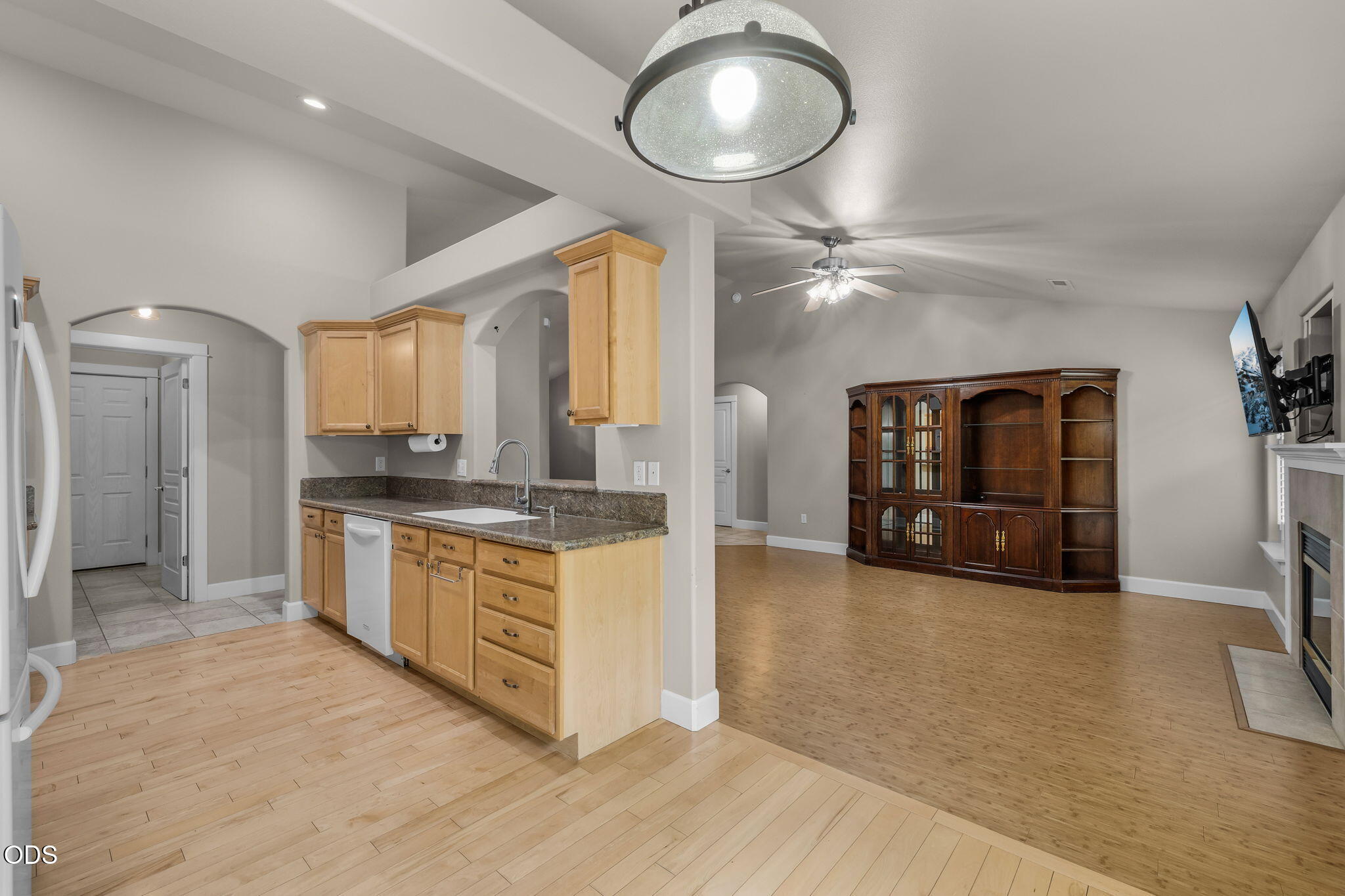 2041 Southwest Obsidian Avenue Redmond, OR 97756 - Photo 12 of 49