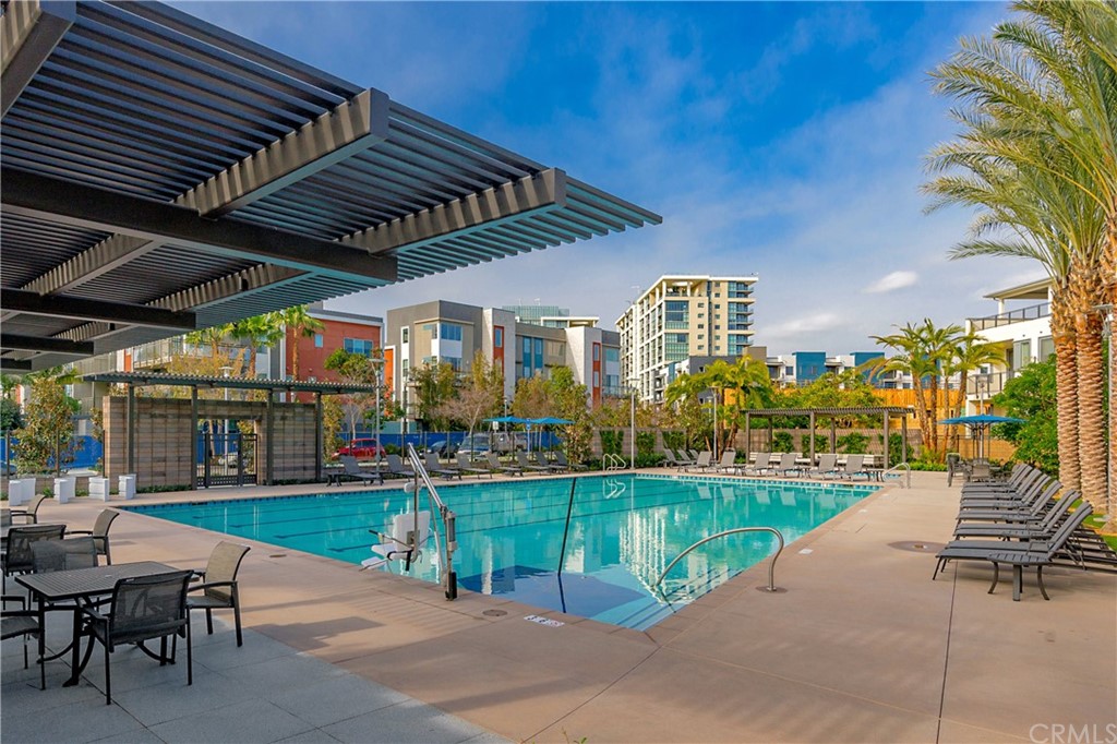 402 Rockefeller, Unit 406 Irvine, CA 92612 - Photo 33 of 35 a view of a chairs and table in patio with a wooden fence