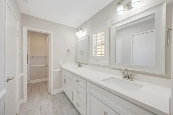 $3,200 | 11006 Wickersham Lane, Houston, TX 77042