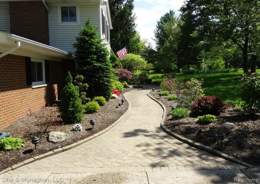1190 Hayfield Road Rochester Hills, MI 48306 - Photo 2 of 31