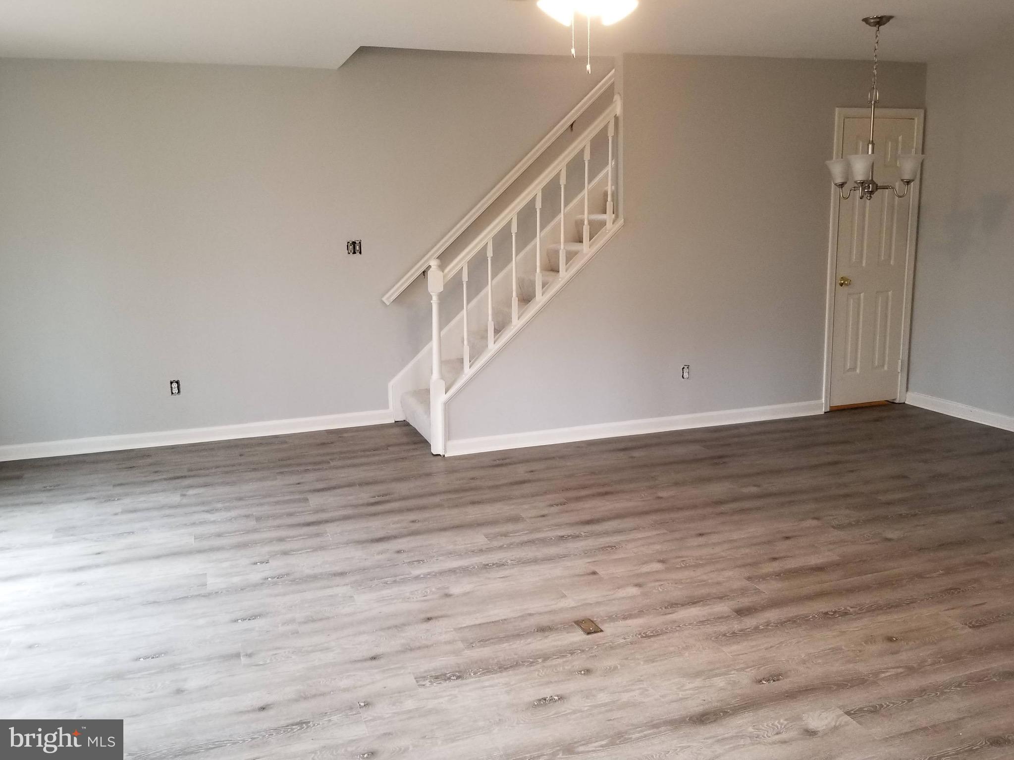 3701 Roxbury Lane Alexandria, VA 22309 - Photo 3 of 10 Spacious living area