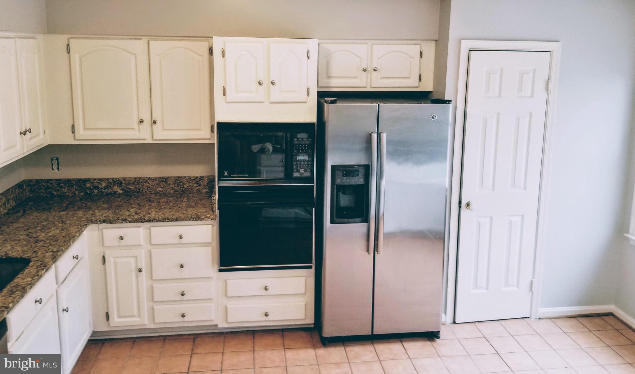 3701 Roxbury Lane Alexandria, VA 22309 - Photo 5 of 10 Stainless appliances, granite, fresh paint