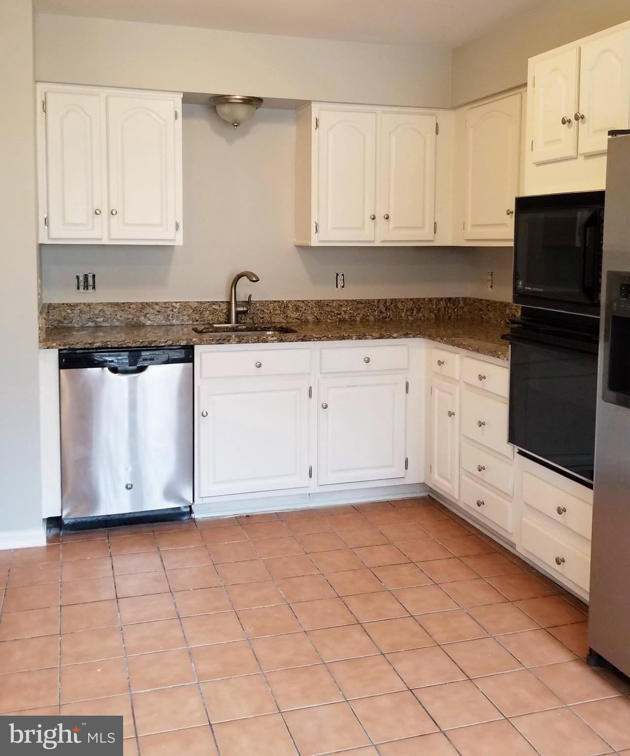 3701 Roxbury Lane Alexandria, VA 22309 - Photo 6 of 10 Kitchen can be eat-in or add an island!