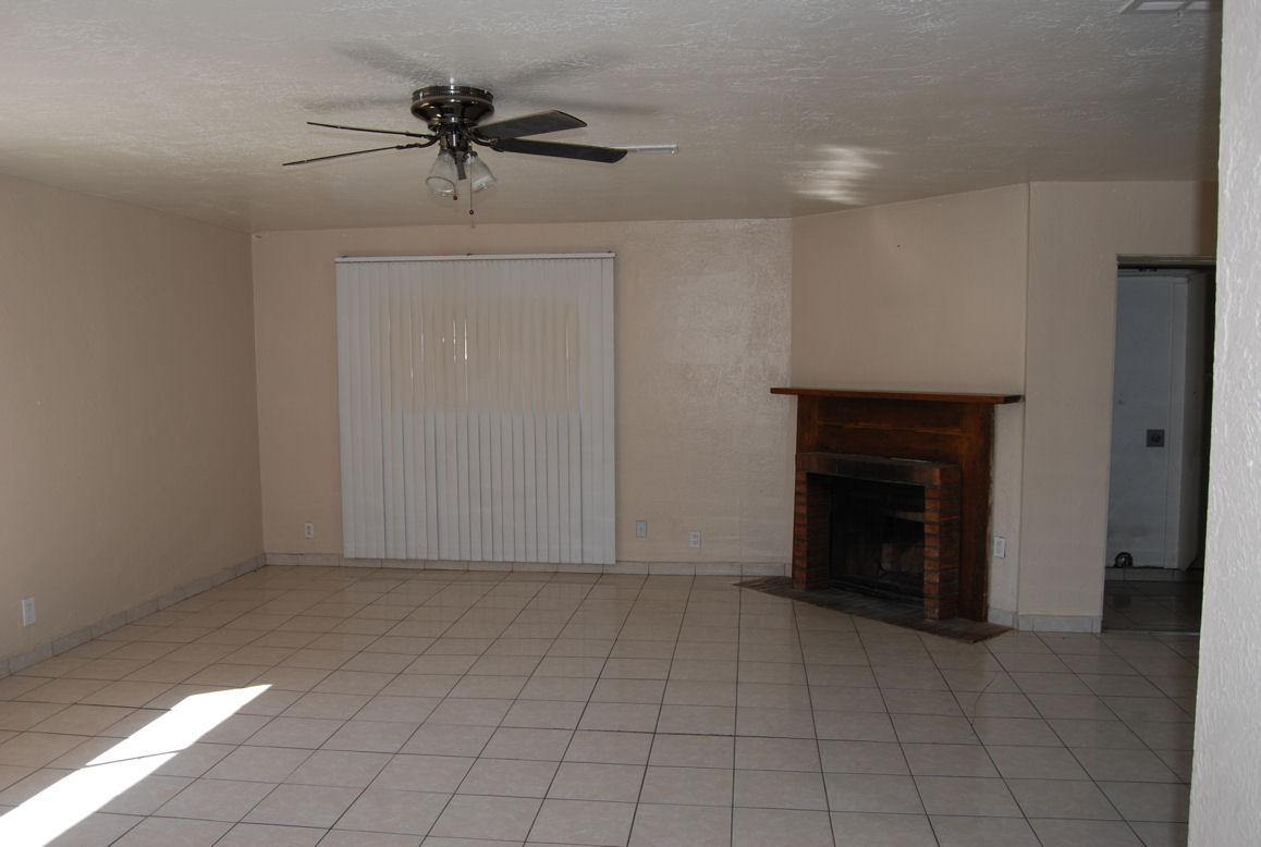 1114 East Ardmore Road Phoenix, AZ 85042 - Photo 3 of 5 Living Room
