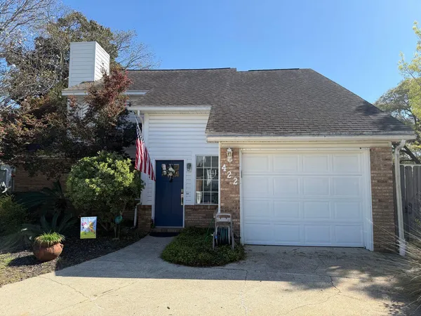 $2,550 | 422 Canterbury Court Northwest, Fort Walton Beach, FL 32548