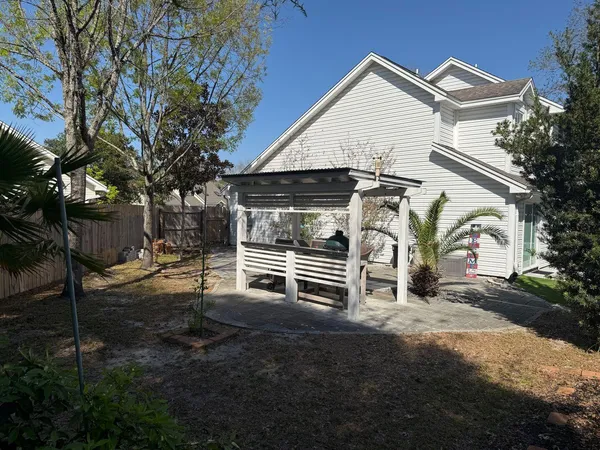 $2,550 | 422 Canterbury Court Northwest, Fort Walton Beach, FL 32548