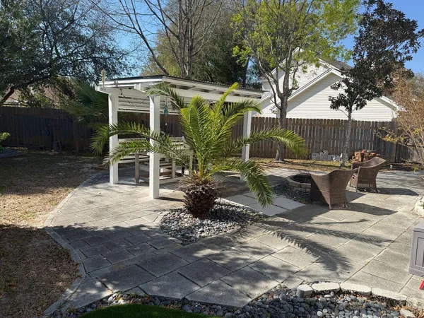 $2,550 | 422 Canterbury Court Northwest, Fort Walton Beach, FL 32548