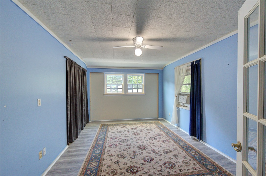5064 Keowee School Road Seneca, SC 29672 - Photo 34 of 49 This airy room offers a comfortable ambiance with ample natural light.